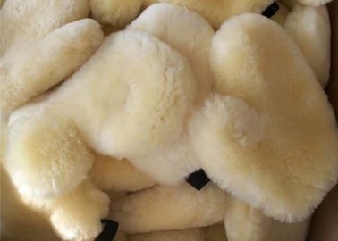 Chine Voiture de gant de station de lavage de peau de mouton détaillant la vraie laine superbe de peau de mouton du doux 100% fournisseur