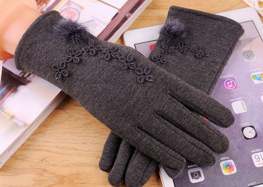Chine Gants de l'ouatine des femmes micro de velours, gants mous de Smatouch avec la doublure de fourrure fournisseur