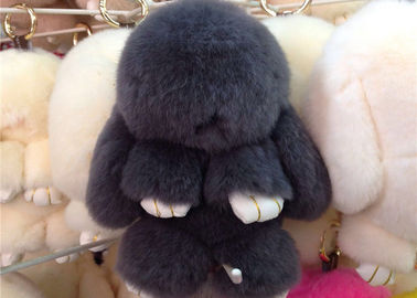 Chine Portable pelucheux coloré de luxe de porte-clés de lapin pour le pendant de charme de sac à main fournisseur