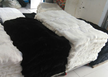 Chine Densité lourde lavable de vraie de Rex de lapin fourrure molle faite sur commande de peau pour la couverture véritable fournisseur