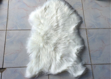 Chine Couverture blanche décorative de fourrure de Faux de pièce grande 2 * 3 pi, couverture simple de plancher de fourrure de Faux de peau fournisseur