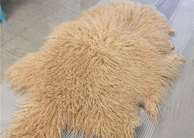 Chine Couverture mongole de peau de mouton de longs poils pourpres protégeant du vent pour faire le vêtement d'hiver fournisseur