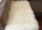 Peau de mouton tibétaine bouclée blanche luxueuse de la couverture mongole 60 x120cm de peau de mouton longue fournisseur