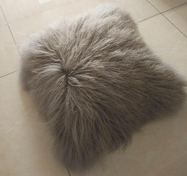 L'oreiller mongol 45x45cm de fourrure d'agneau de 100% longs cheveux faits sur commande a teint des aperçus gratuits de couleurs