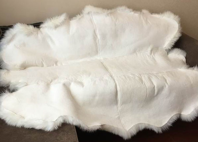 Couverture chaude 140 *180cm de peau de mouton de quadruple de l'ivoire 4 x 6 confortable pour des housses de siège de sofa