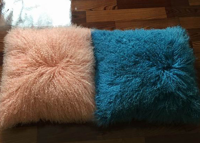 Carreaux brouillés gris-foncé, oreillers de lit décoratifs de laine molle de cheveux bouclés 
