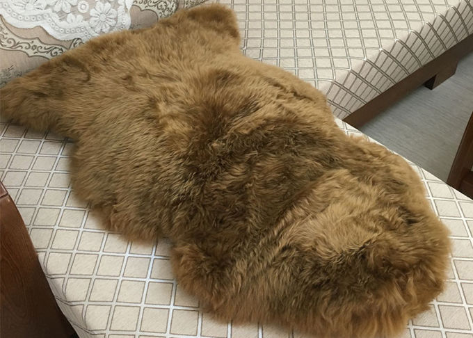 La vraie peau de mouton Brown foncé de l'Australie a teint la longue couverture épaisse de tapis de laine de l'Australie