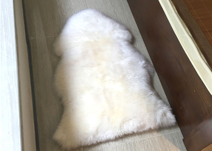 Couverture chaude 140 *180cm de peau de mouton de quadruple de l'ivoire 4 x 6 confortable pour des housses de siège de sofa