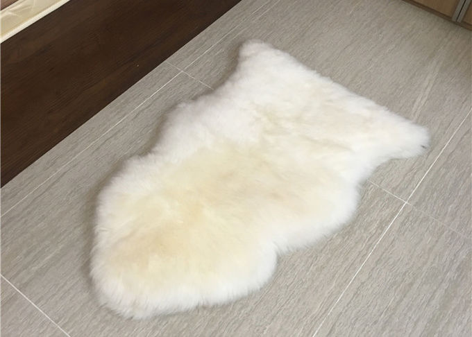 Sentiment doux de vrai petit tapis blanc aux cheveux longs de fourrure pour le salon 2*3 pi
