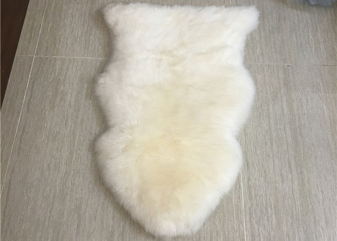 Grand petit tapis de peau de mouton de longue laine d'agneau profondément pour le jeu de bébé de salon