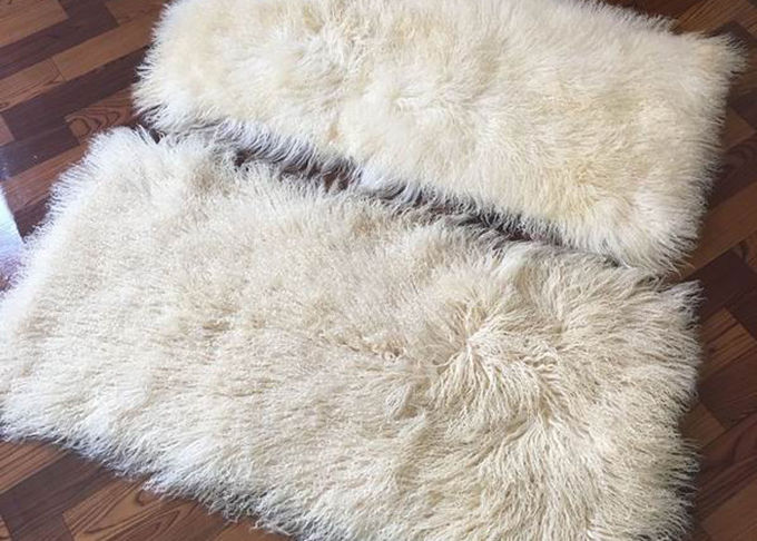 petit tapis de peau de mouton de laine de 10 -15cm grand, couverture de coureur de peau de mouton pour la housse de siège à la maison de sofa