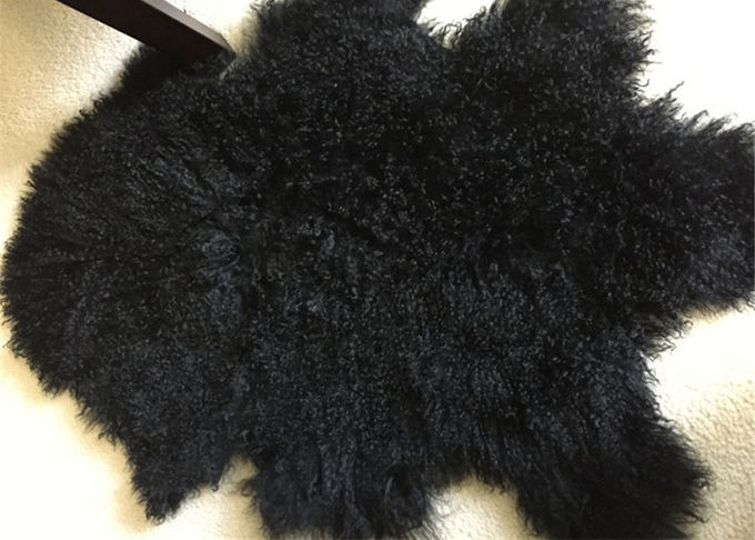 Vraie couverture lavable molle noire de peau de mouton chaude avec fourrure épaisse de longs cheveux la pleine