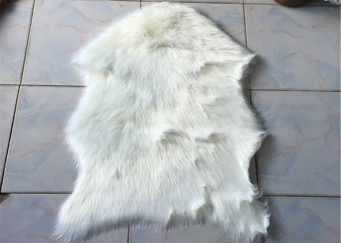 Couverture blanche décorative de fourrure de Faux de pièce grande 2 * 3 pi, couverture simple de plancher de fourrure de Faux de peau