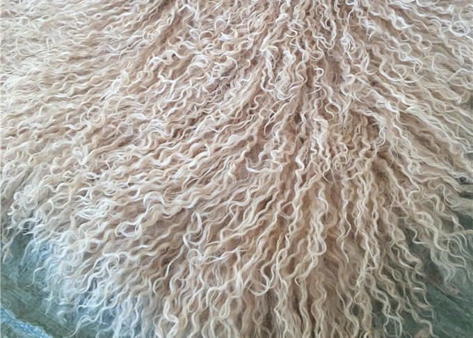 Couverture mongole de selles de peau de mouton de longue de cheveux d'agneau de couverture fourrure bouclée naturelle de moutons blancs