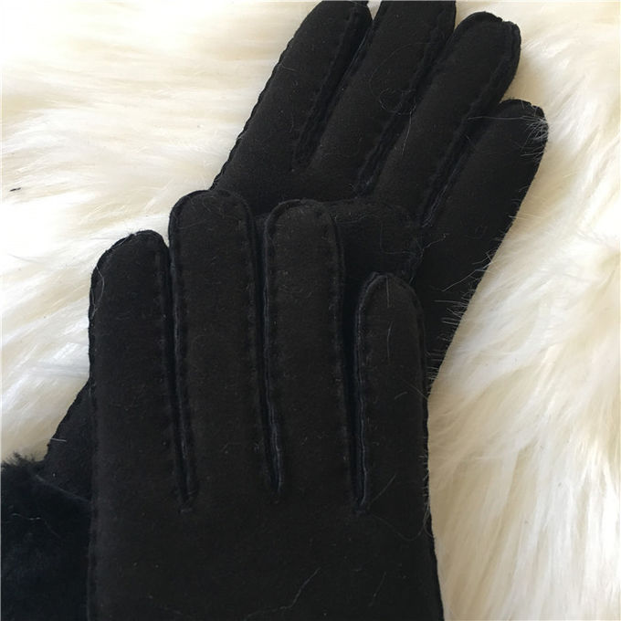Les dames noircissent le gant en cuir de double peau de mouton de visage de gants d'hiver d'agneau de Shearling