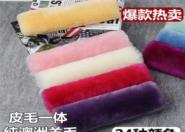 Chine Vraies couvertures de courroie de ceinture de sécurité de laine pour l'épaule protectrice, protecteur de cou de ceinture de sécurité de voiture fournisseur