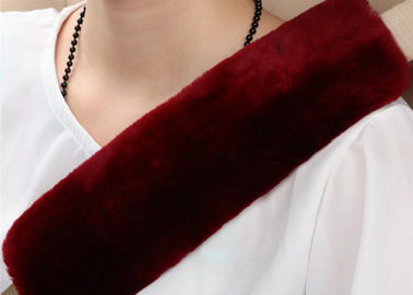 Chine L'OEM a teint des épaulettes de couvertures de ceinture de sécurité de voiture de couleurs avec la longue laine molle fournisseur