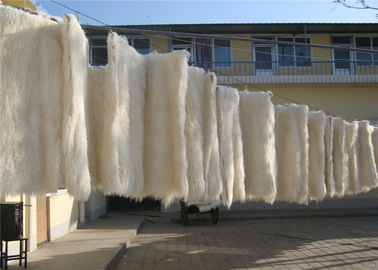 Chine La longue peau de mouton de cheveux de couverture tibétaine de laine d'agneau a teint le tapis mongol de couverture de plat de fourrure d'agneau fournisseur