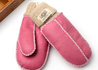 Remettez les gants de lavage de peau de mouton les plus chauds/avez fait du crochet de petits enfants des mitaines d'ouatine