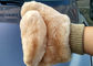 Gant fabriqué à la main de nettoyage de laine d'agneau de 100%, gant beige naturel de voiture de peau de mouton de couleur  fournisseur