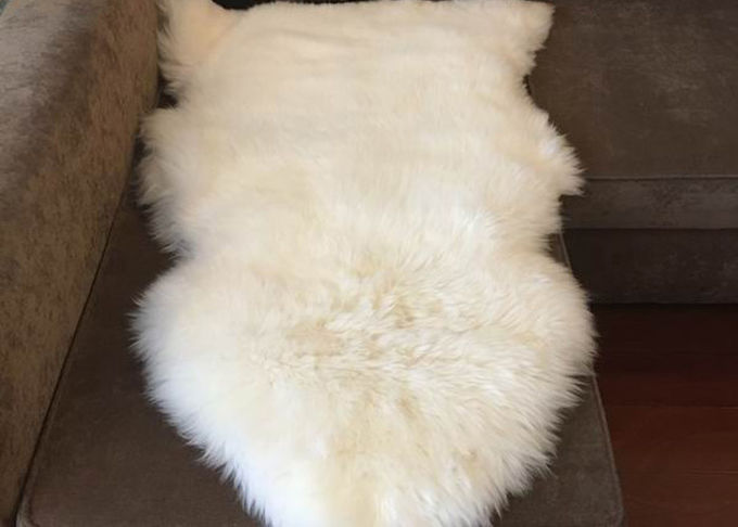 Couverture blanche molle de plancher de fourrure de salon, housses de siège douces de voiture de peau de mouton de laine 