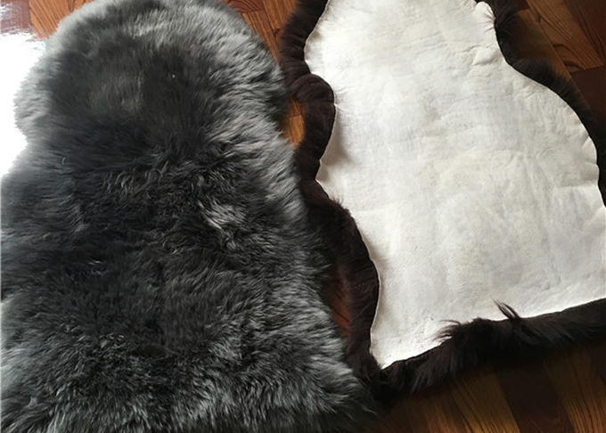 Long glissement teint de couverture de peau de mouton de laine vrai par gris anti pour le jeu de bébé de salon