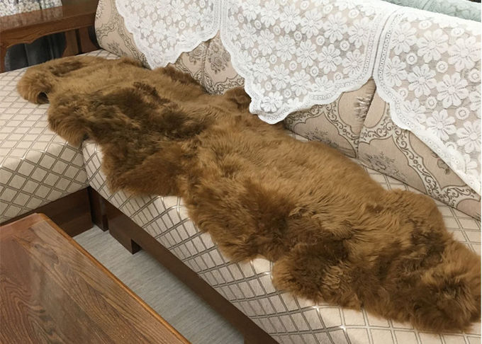 La vraie peau de mouton Brown foncé de l'Australie a teint la longue couverture épaisse de tapis de laine de l'Australie