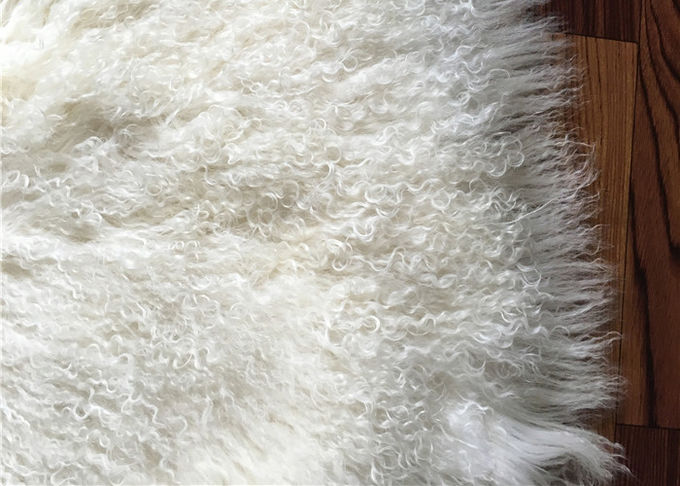 Brown a teint la fourrure mongole rectangulaire de couverture de peau de mouton pour la photographie de bébé