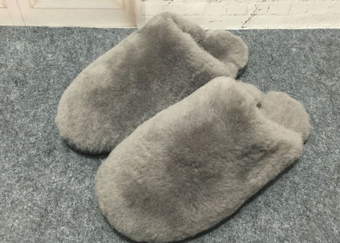 Pantoufles adaptées aux besoins du client de laine de moutons d'hiver pour les appartements/hôtels de première qualité