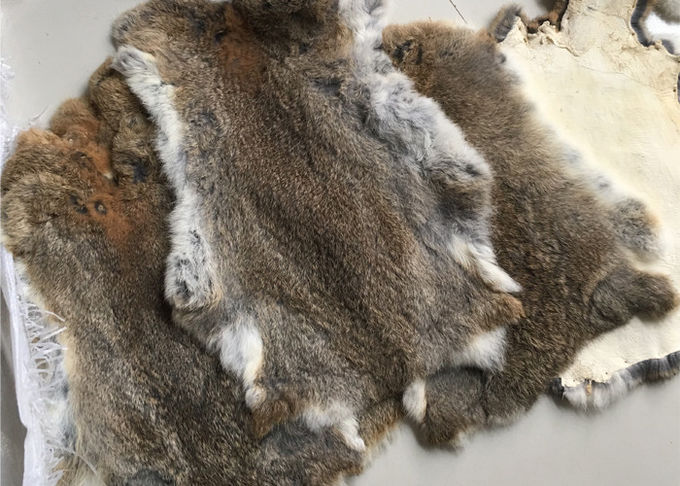la fourrure teinte lisse de lapin de 30*40cm écorche confortable chaud pour le vêtement d'hiver